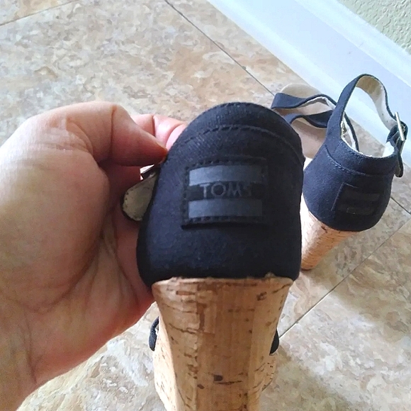 TOMS Sienna black canvas wedge sandals, size 6.5 - Picture 6 of 10